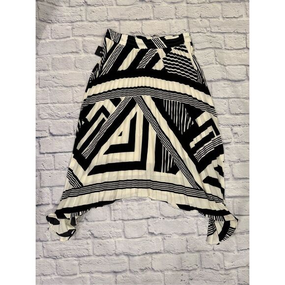 Karl Lagerfeld Paris Geometric Shark Bite Hem Pleated Skirt in Black/White Small - Picture 5 of 8